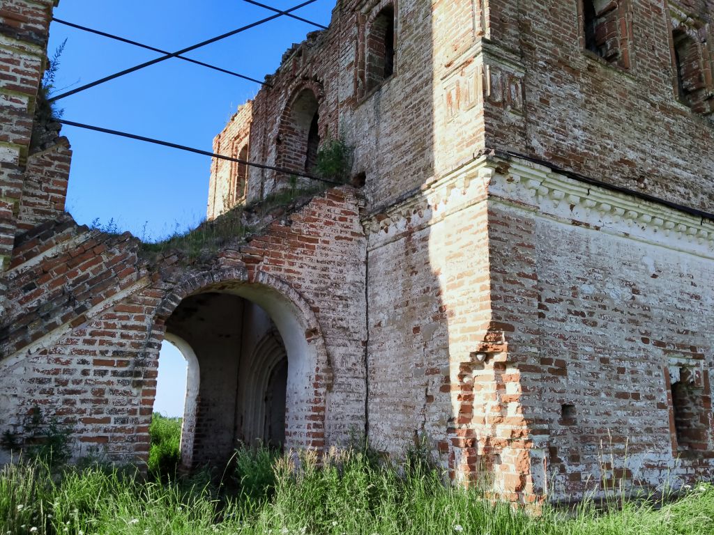 Выставка (Вотложемский Троицкий погост). Церковь Троицы Живоначальной. архитектурные детали