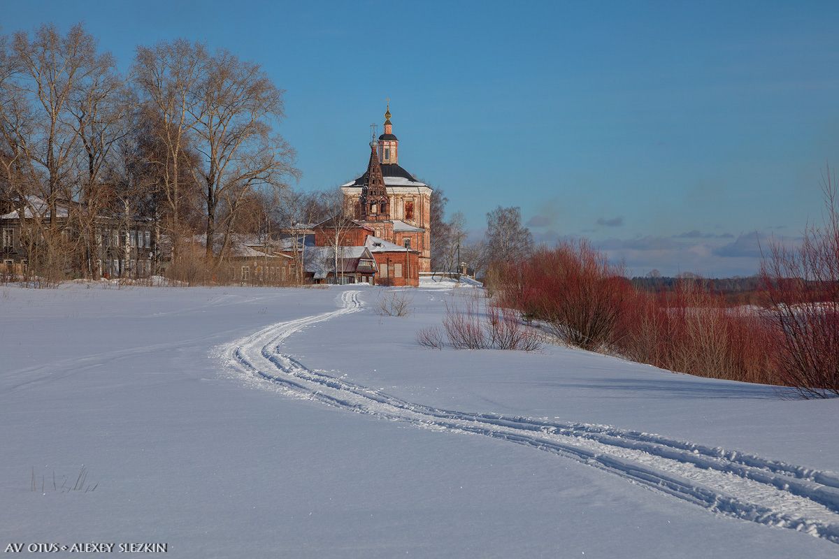 общий вид в ландшафте. Церковь Спаса Нерукотворного Образа, Сольвычегодск (Котласский район и г. Котлас, Архангельская область)