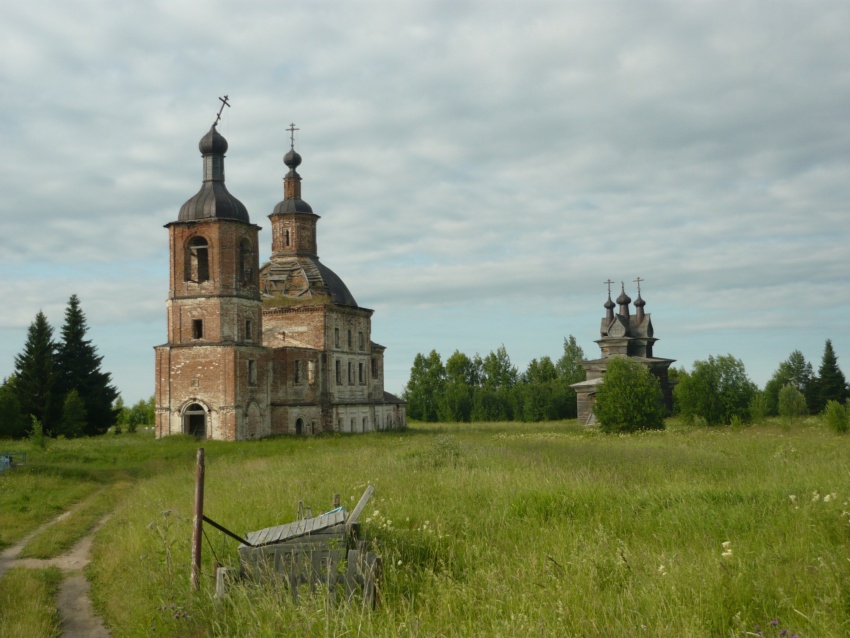 Придворные Места (Пермогорье). Храмовый комплекс. Церкви Георгия Победоносца и Воскресения Христова. фасады