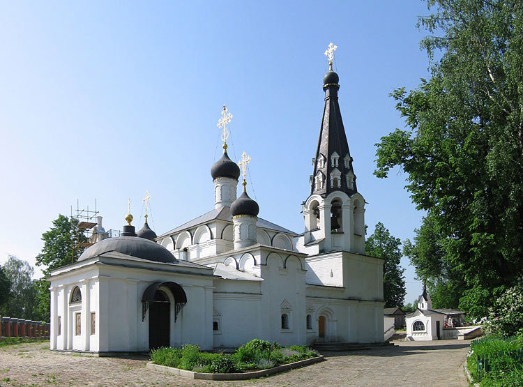 Долгопрудный. Церковь Спаса Нерукотворного Образа в Котове. фасады