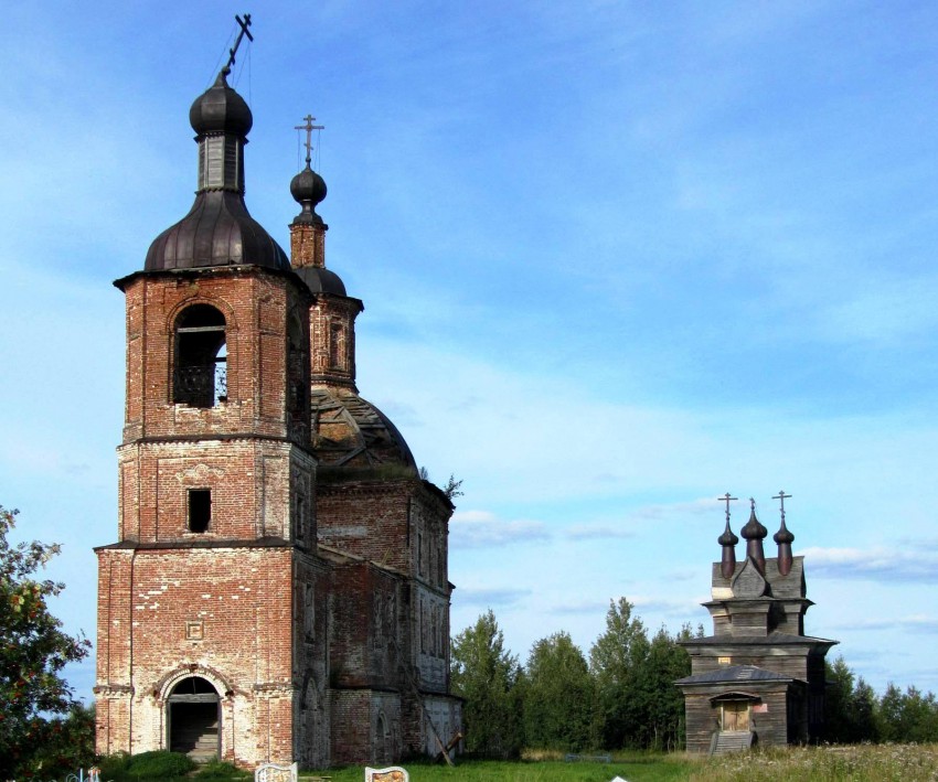 Придворные Места (Пермогорье). Храмовый комплекс. Церкви Георгия Победоносца и Воскресения Христова. фасады, вид с запада