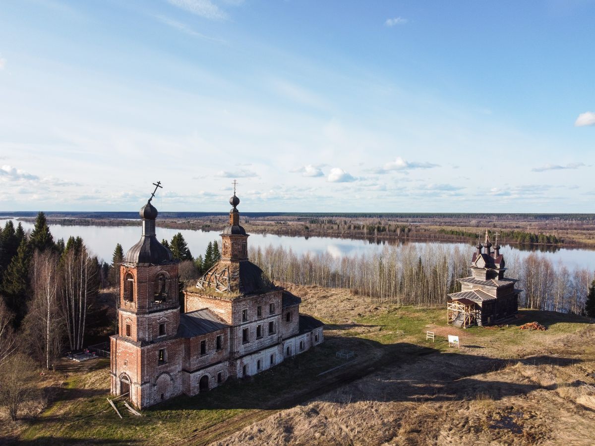 Придворные Места (Пермогорье). Храмовый комплекс. Церкви Георгия Победоносца и Воскресения Христова. фасады