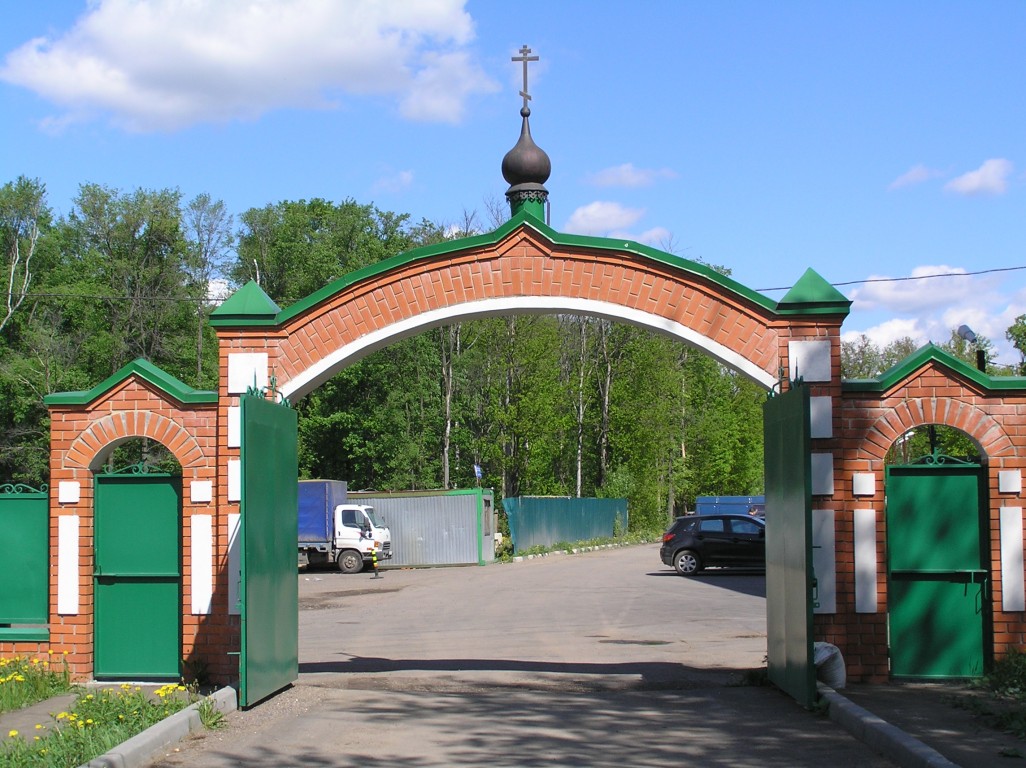 Долгопрудный. Церковь Сергия Радонежского. дополнительная информация, Церковные ворота. 