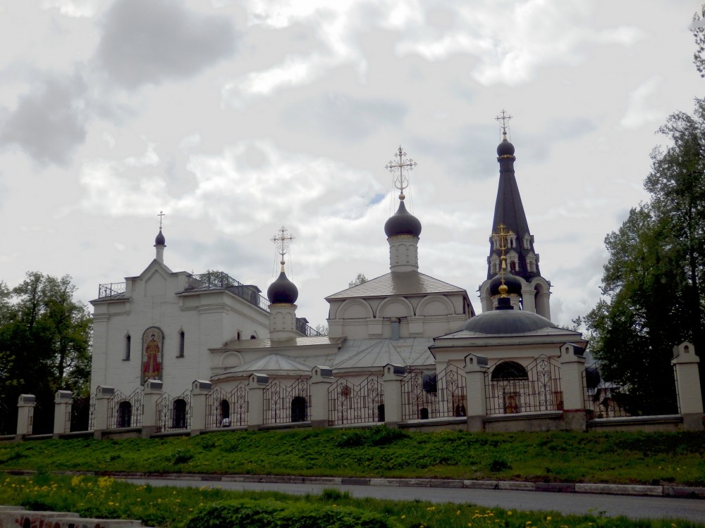 Церковь Спаса Нерукотворного Образа в Котове, Долгопрудный (Мытищинский городской округ и гг. Долгопрудный, Лобня, Московская область). общий вид в ландшафте