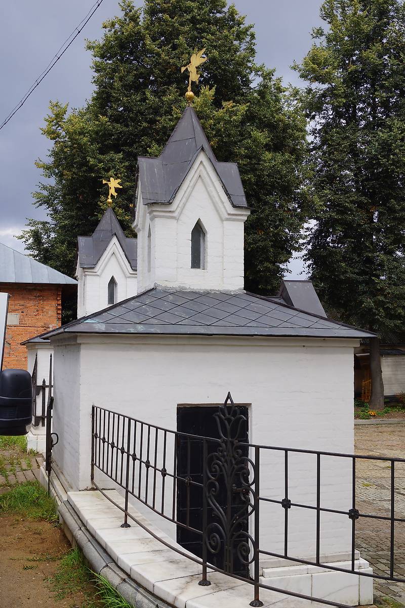 Фрагмент ограды храма., дополнительная информация. Церковь Спаса Нерукотворного Образа в Котове, Долгопрудный (Мытищинский городской округ и гг. Долгопрудный, Лобня, Московская область)