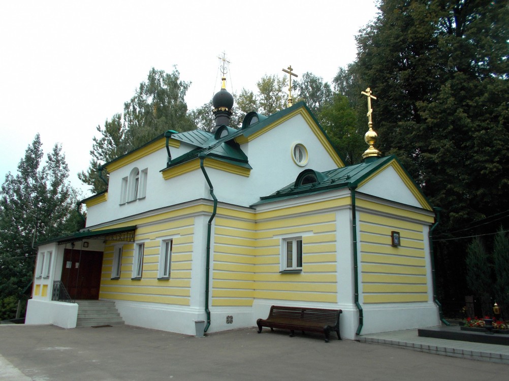 Долгопрудный. Церковь Троицы Живоначальной в Тарбееве. фасады