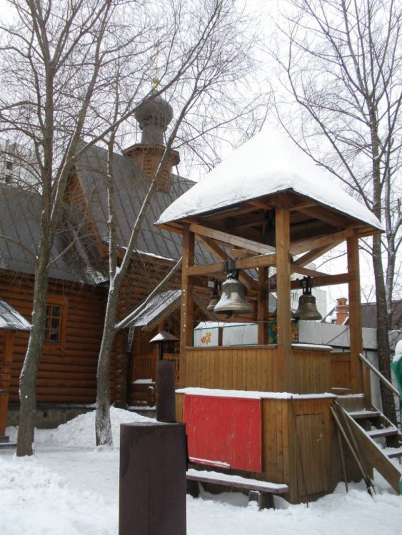 Филёвский парк. Церковь Серафима Саровского в Филёвской пойме. дополнительная информация, Вид с юго-запада