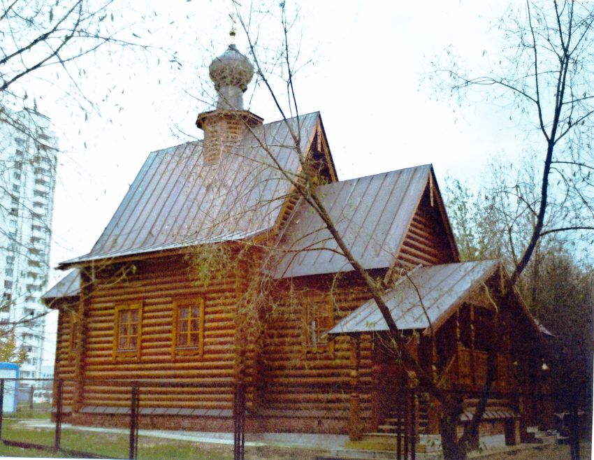 Филёвский парк. Церковь Серафима Саровского в Филёвской пойме. фасады