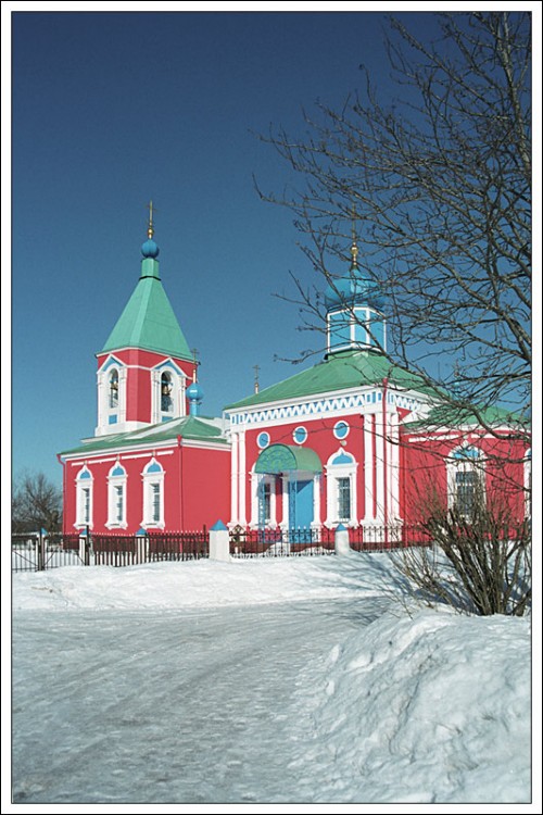 Былово. Церковь Михаила Архангела. общий вид в ландшафте