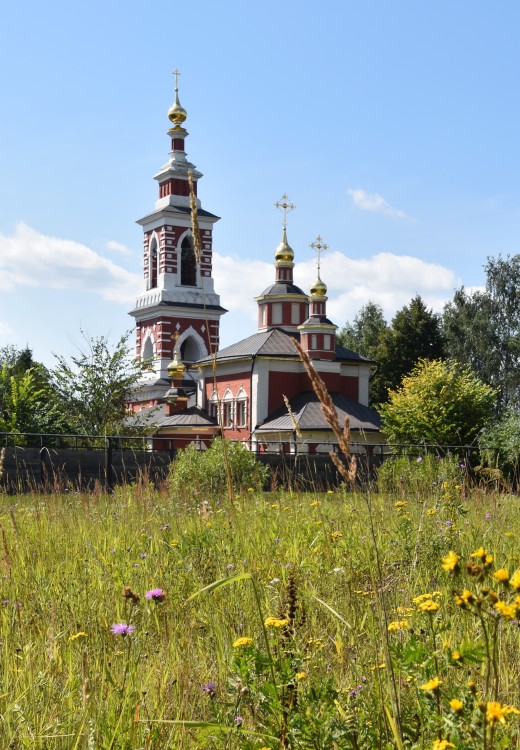 Церковь Рождества Христова в Варварине, Варварино (Троицкий административный округ (ТАО), г. Москва). общий вид в ландшафте, Церковь Рождества Христова
