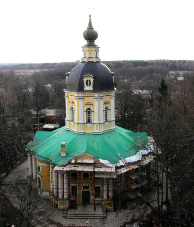 Церковь Спаса Нерукотворного Образа в Воронове, Вороново (Троицкий административный округ (ТАО), г. Москва). общий вид в ландшафте, вид с лесов на уровне верхнего яруса колокольни