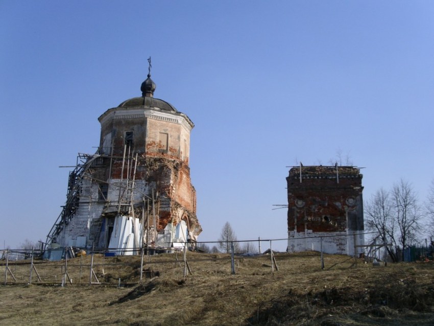Юрлово. Церковь Воскресения Словущего. общий вид в ландшафте, вид с севера