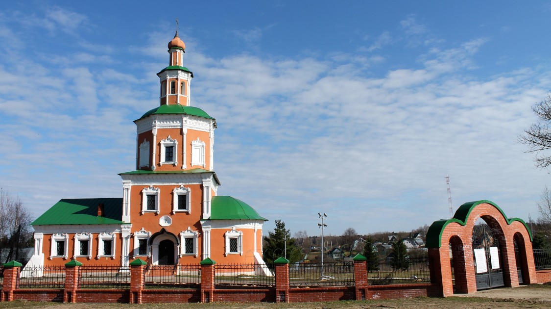 Церковь Покрова Пресвятой Богородицы, Тропарёво (Можайский городской округ, Московская область). общий вид в ландшафте