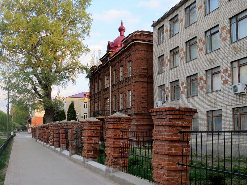 Домовая церковь Николая Чудотворца при бывшем детском приюте, Елец (Елецкий район и г. Елец, Липецкая область). общий вид в ландшафте