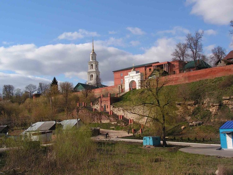 Елец. Знаменский монастырь. общий вид в ландшафте