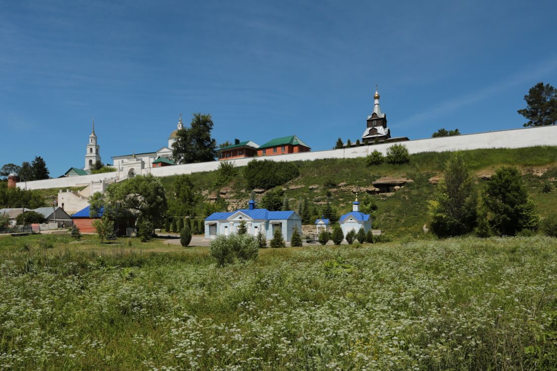Елец. Знаменский монастырь. фасады, общий вид в ландшафте