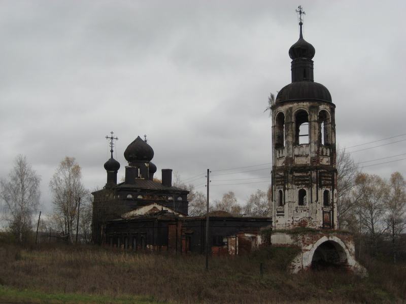 Церковь Страстной иконы Божией Матери, Палец (Перевозский район, Нижегородская область). общий вид в ландшафте, Общий вид храма и колокольни с дороги