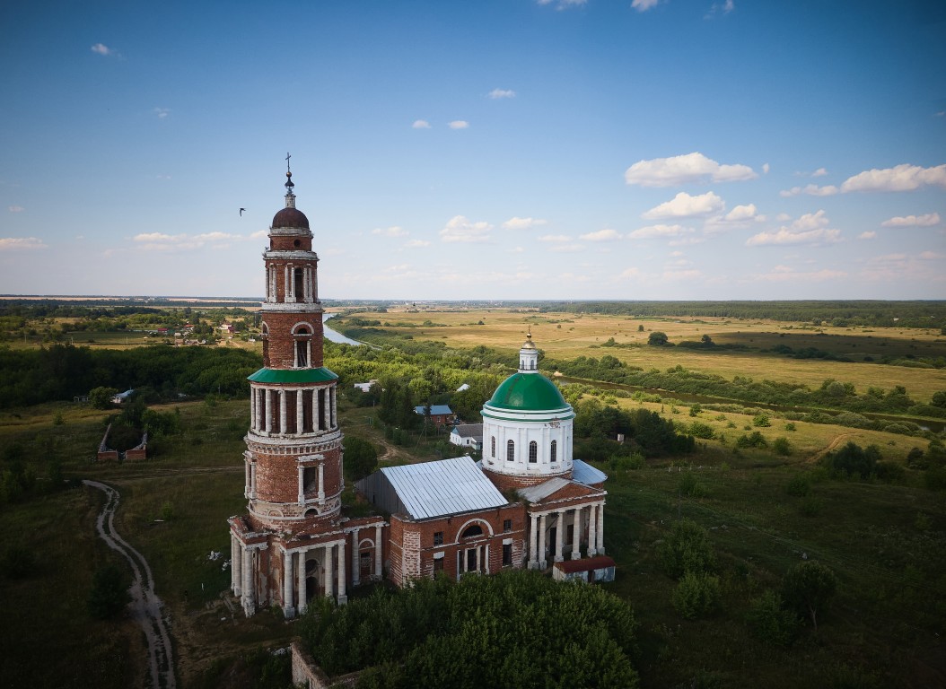 Перевлес. Церковь Рождества Пресвятой Богородицы. общий вид в ландшафте