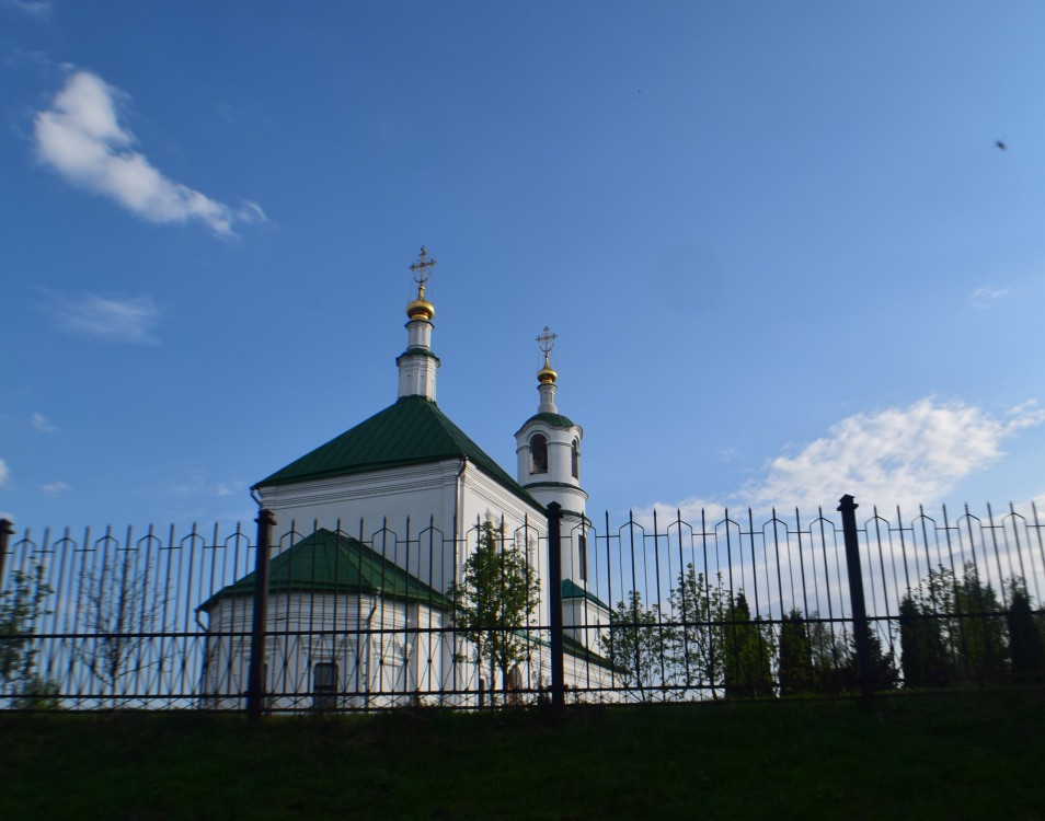 Церковь Троицы Живоначальной, Льгов (Хотынецкий район, Орловская область). фасады