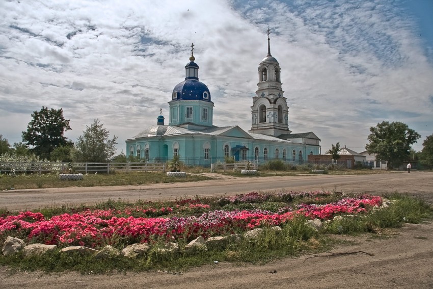 Пузево. Церковь Покрова Пресвятой Богородицы. общий вид в ландшафте