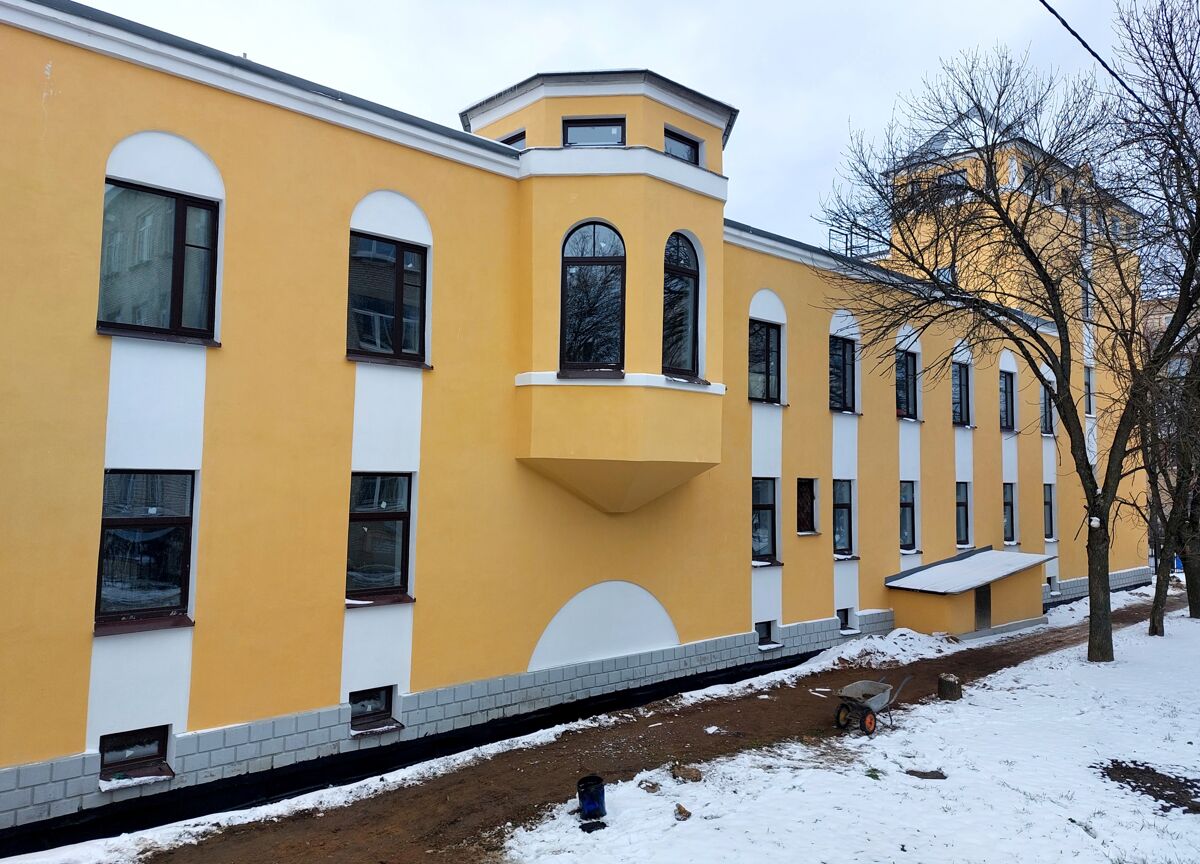 Часовня Тихвинской Иконы Божией Матери при Колпинском морге, Колпино (Санкт-Петербург, Колпинский район, г. Санкт-Петербург). архитектурные детали, Вид со стороны улицы Карла Маркса