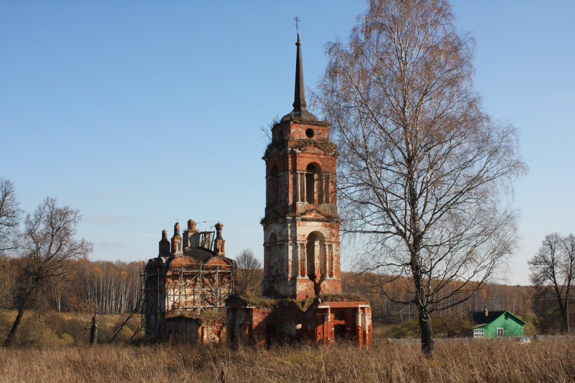 Дольское. Церковь Успения Пресвятой Богородицы. общий вид в ландшафте