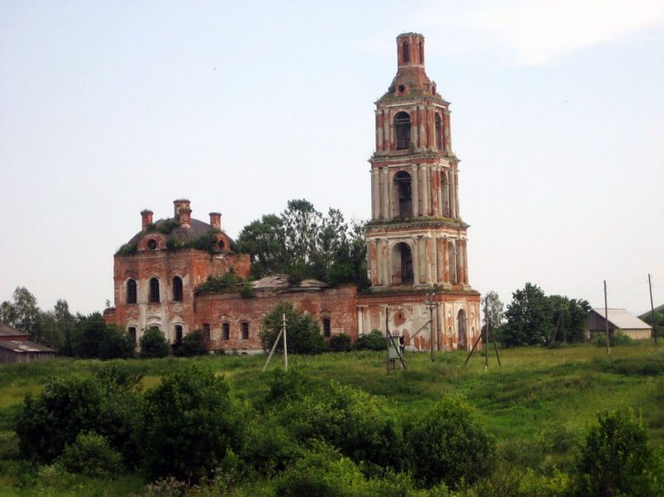 Старый Некоуз. Церковь Троицы Живоначальной. фасады