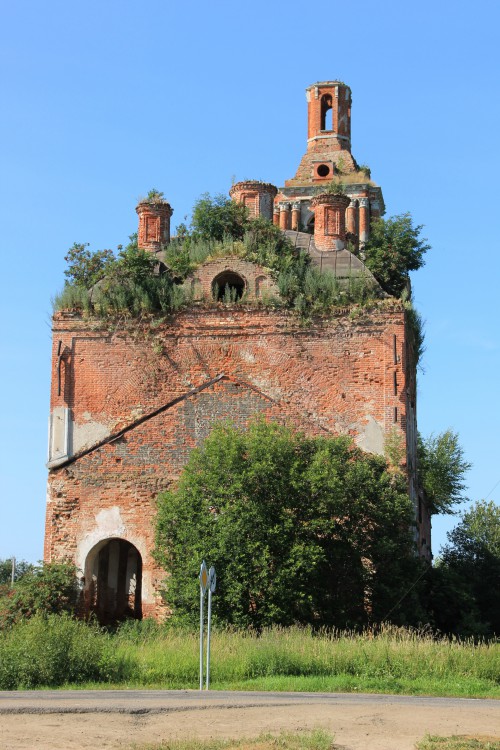 Старый Некоуз. Церковь Троицы Живоначальной. фасады