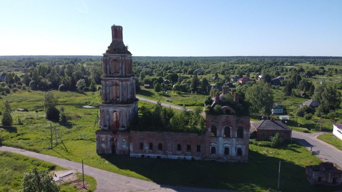 Церковь Троицы Живоначальной, Некоуз (Некоузский район, Ярославская область). общий вид в ландшафте