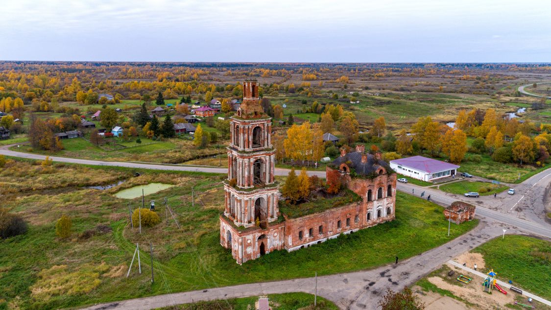 Церковь Троицы Живоначальной, Некоуз (Некоузский район, Ярославская область). общий вид в ландшафте
