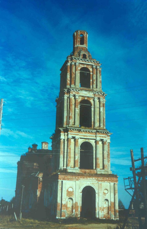 Старый Некоуз. Церковь Троицы Живоначальной. фасады