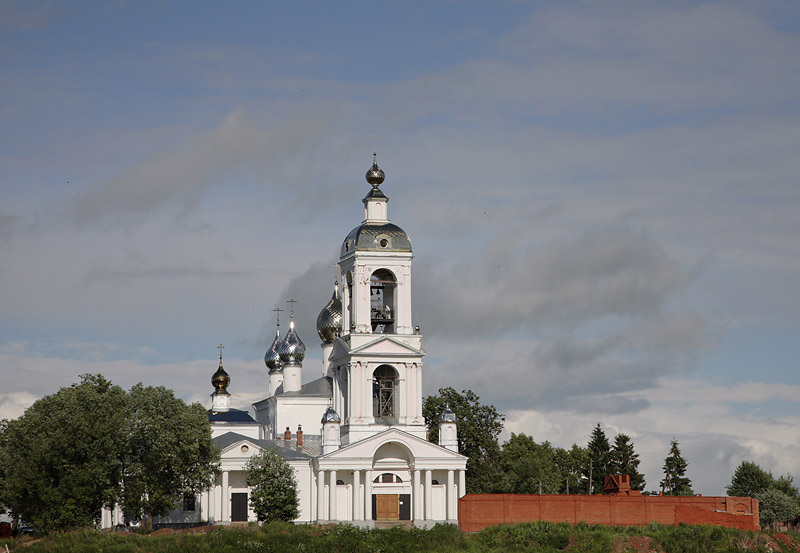 Погост-Крест. Монастырь Креста Господня. Церковь Воздвижения Креста Господня. общий вид в ландшафте, 		      