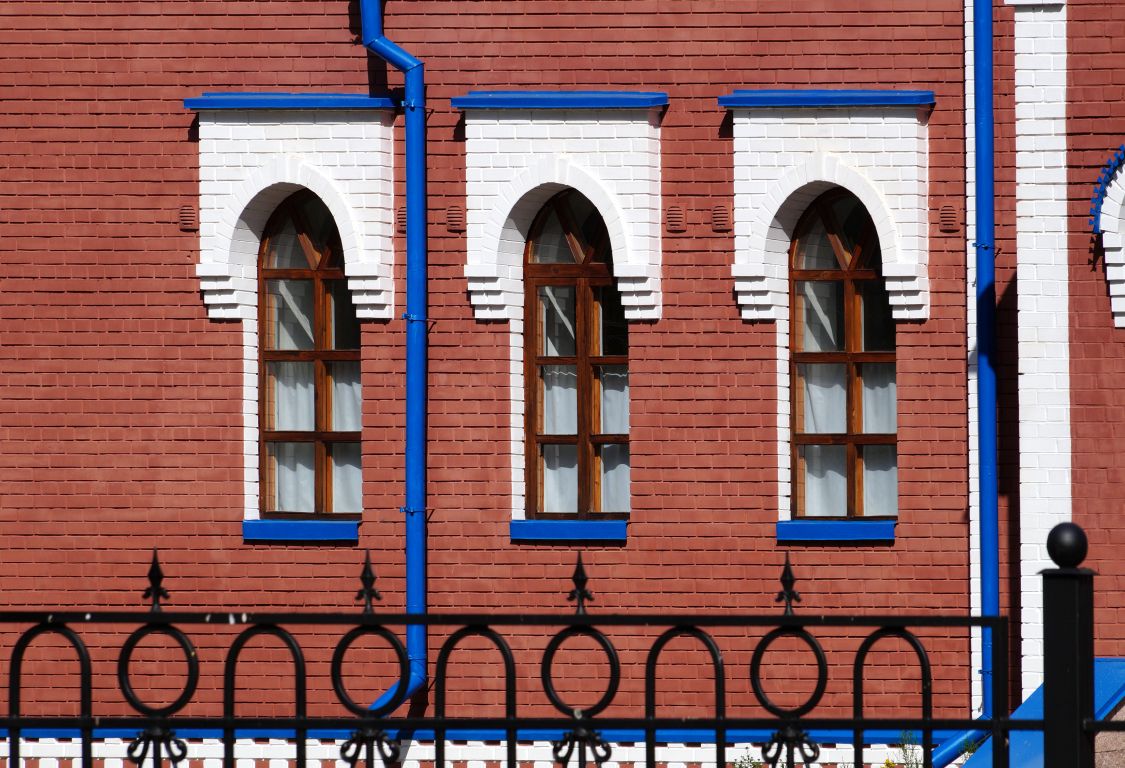 Церковь Державной иконы Божией Матери, Собинка (Собинский район, Владимирская область). архитектурные детали, Окна трапезной 