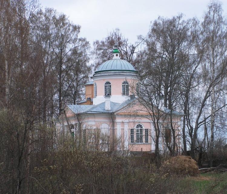 Перетно. Церковь Троицы Живоначальной. фасады