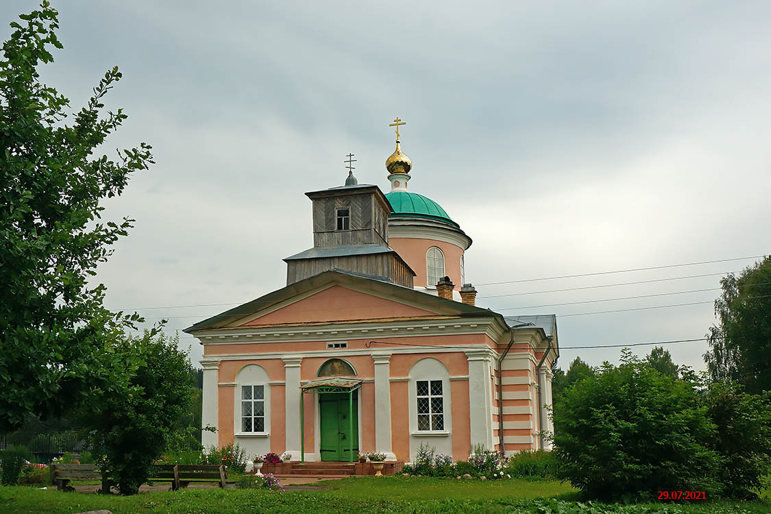 Церковь Троицы Живоначальной, Перетно (Окуловский район, Новгородская область). фасады