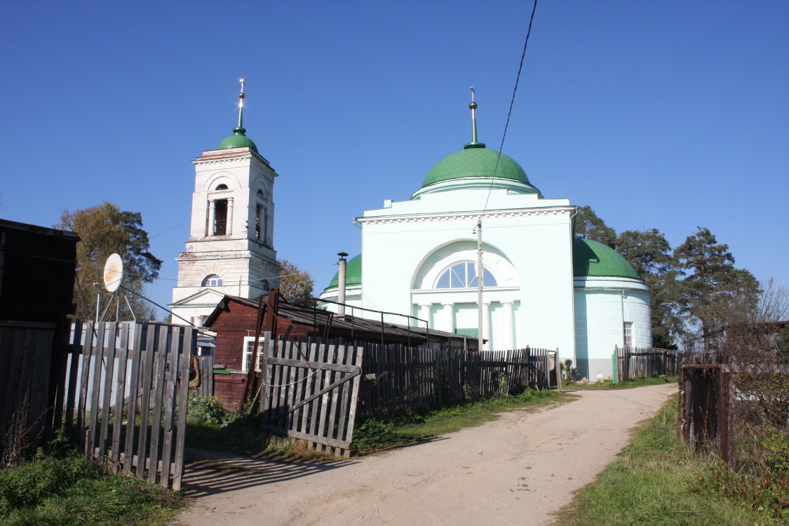 Кожино. Церковь Воскресения Христова. общий вид в ландшафте