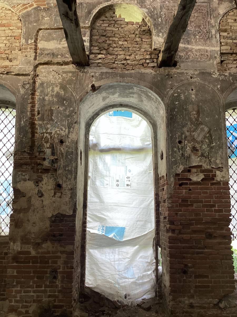 Фрески на южной стене основного объема, интерьер и убранство. Церковь Георгия Победоносца, Закопы (Каменский район, Тульская область)