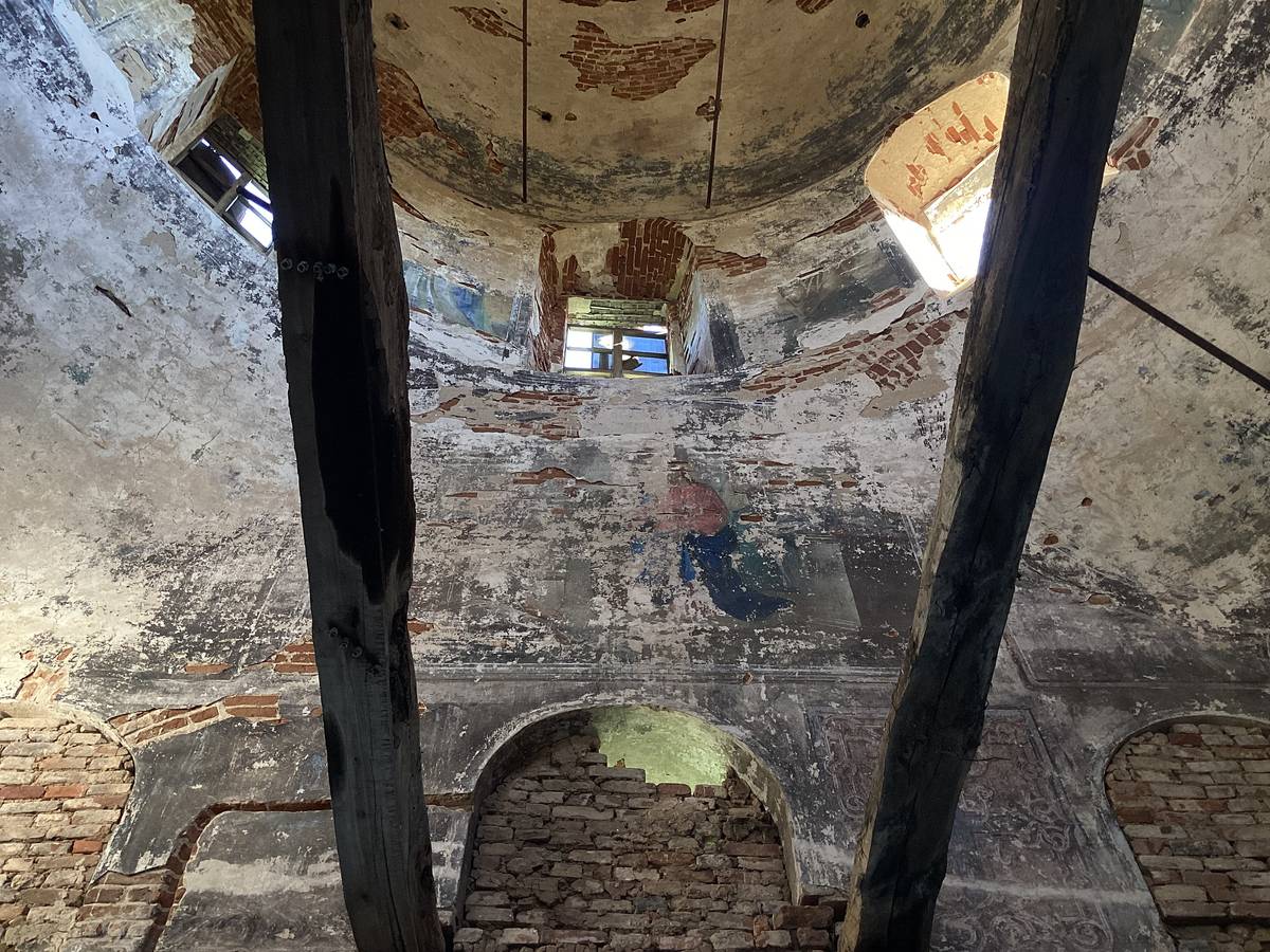 Фрески на южной стене основного объема, интерьер и убранство. Церковь Георгия Победоносца, Закопы (Каменский район, Тульская область)