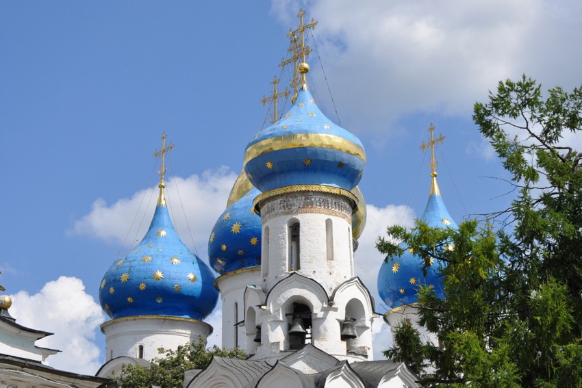 Троице-Сергиева Лавра. Церковь Сошествия Святого Духа, Сергиев Посад (Сергиево-Посадский городской округ, Московская область). архитектурные детали, Завершение храма со звонницей