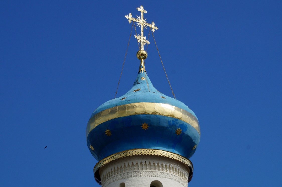 Сергиев Посад. Троице-Сергиева Лавра. Церковь Сошествия Святого Духа. архитектурные детали, Глава и крест