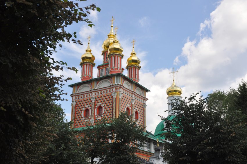 Троице-Сергиева Лавра. Надвратная церковь Рождества Иоанна Предтечи, Сергиев Посад (Сергиево-Посадский городской округ, Московская область). архитектурные детали, Оригинальное завершение храма