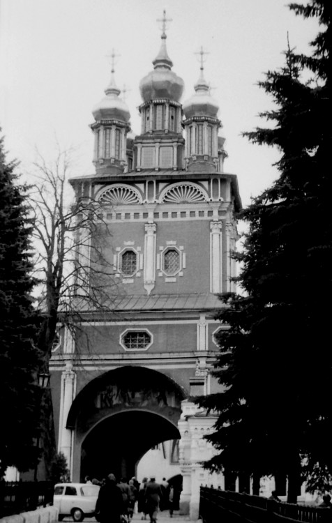 Троице-Сергиева Лавра. Надвратная церковь Рождества Иоанна Предтечи, Сергиев Посад (Сергиево-Посадский городской округ, Московская область). фасады