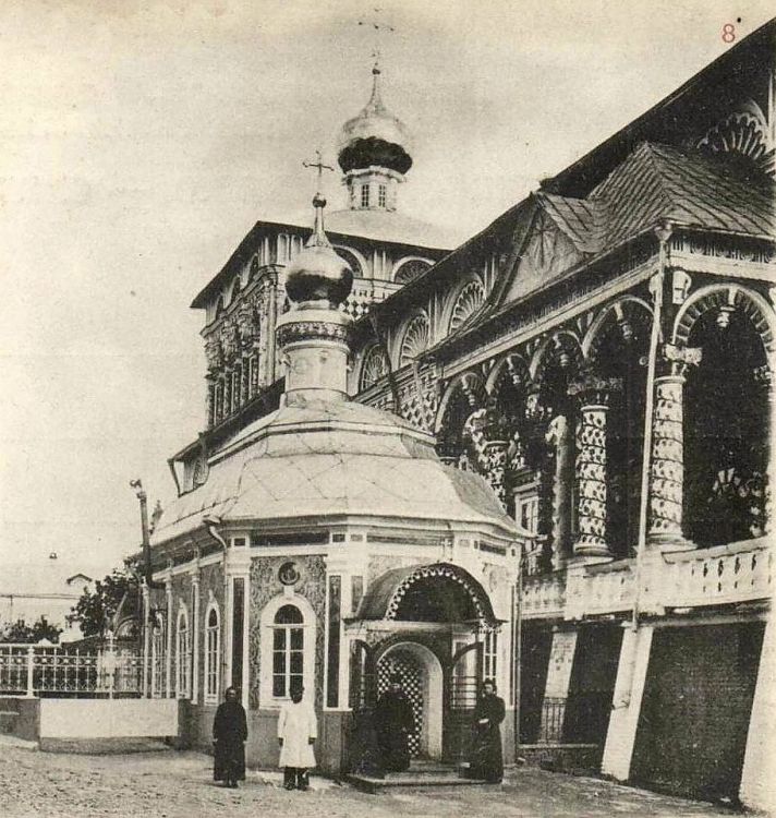 Троице-Сергиева Лавра. Церковь Явления Пресвятой Богородицы Сергию Радонежскому, Сергиев Посад (Сергиево-Посадский городской округ, Московская область). архивная фотография, Фрагмент открытки начала ХХ века