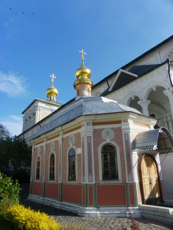 Троице-Сергиева Лавра. Церковь Явления Пресвятой Богородицы Сергию Радонежскому, Сергиев Посад (Сергиево-Посадский городской округ, Московская область). фасады