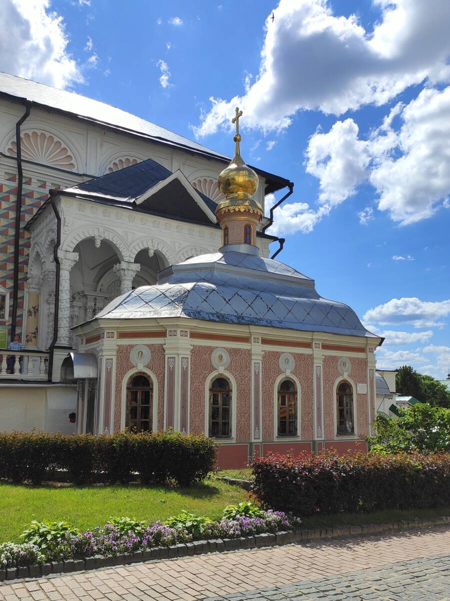 Троице-Сергиева Лавра. Церковь Явления Пресвятой Богородицы Сергию Радонежскому, Сергиев Посад (Сергиево-Посадский городской округ, Московская область). фасады