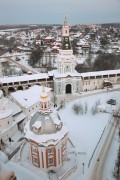 Троице-Сергиева Лавра. Церковь Смоленской иконы Божией Матери, Вид с юго-востока с третьего яруса колокольни. По центру располагается Каличья проездная башня.<br>, Сергиев Посад, Сергиево-Посадский городской округ, Московская область