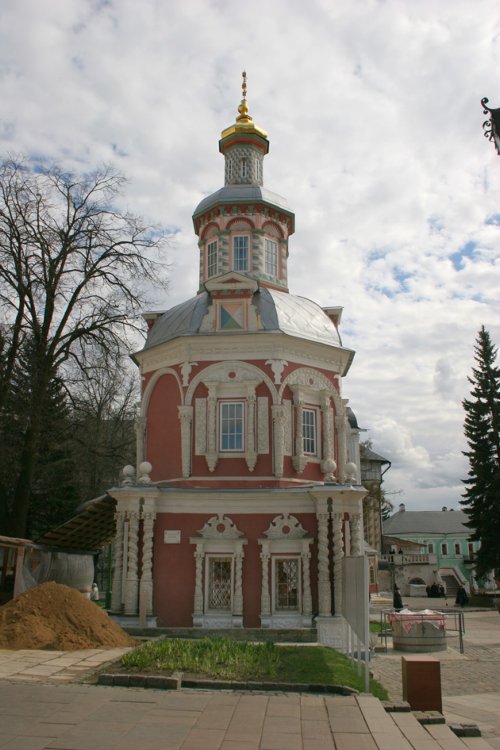 Троице-Сергиева Лавра. Надкладезная часовня, Сергиев Посад (Сергиево-Посадский городской округ, Московская область). фасады