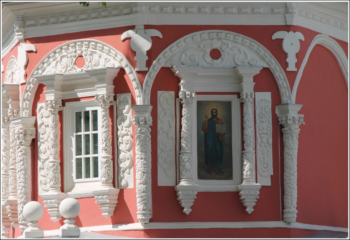 Троице-Сергиева Лавра. Надкладезная часовня, Сергиев Посад (Сергиево-Посадский городской округ, Московская область). архитектурные детали