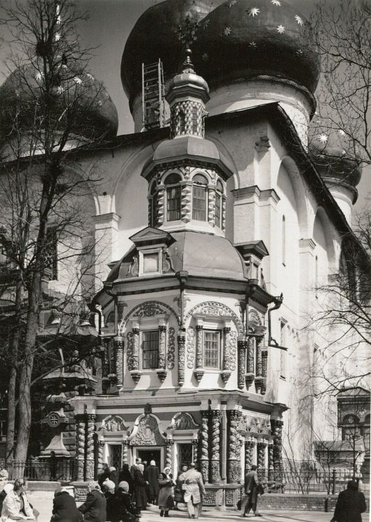Троице-Сергиева Лавра. Надкладезная часовня, Сергиев Посад (Сергиево-Посадский городской округ, Московская область). архивная фотография, Фото Германа Гроссмана. 1958 год
