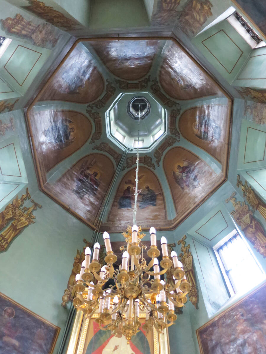 Троице-Сергиева Лавра. Надкладезная часовня, Сергиев Посад (Сергиево-Посадский городской округ, Московская область). интерьер и убранство
